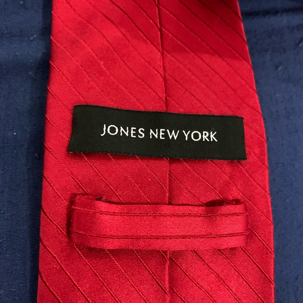 Red tie. - Picture 2 of 2
